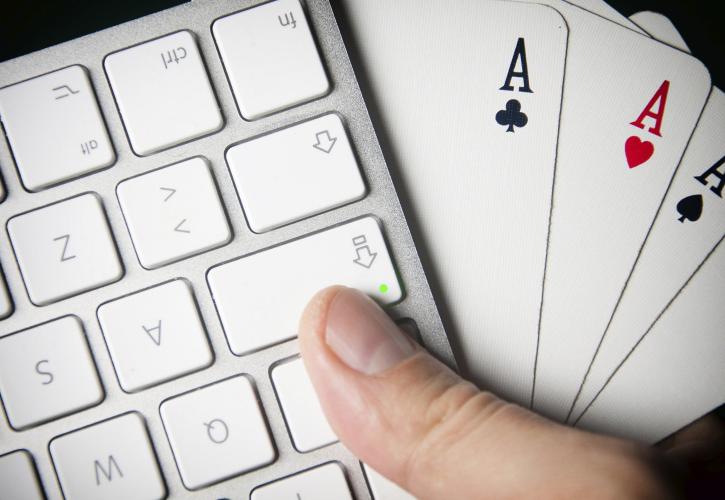 Την αγορά online τυχερών παιγνίων ρυθμίζει η κυβέρνηση