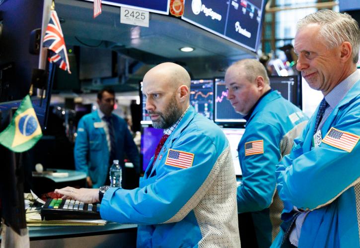 Wall Street: Με ήπια πτώση κλείνει η εβδομάδα εν μέσω στοιχείων και εταιρικών αποτελεσμάτων