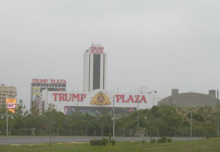 Trump Plaza: Η στιγμή της κατεδάφισης του ξενοδοχείου στο Ατλάντικ Σίτι (vid)