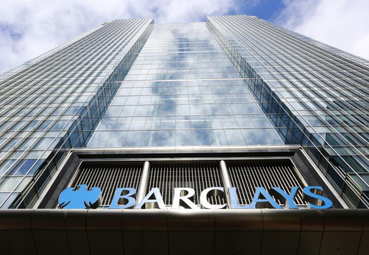Πιέσεις να φρενάρει τη χρηματοδότηση ορυκτών καυσίμων δέχεται η Barclays