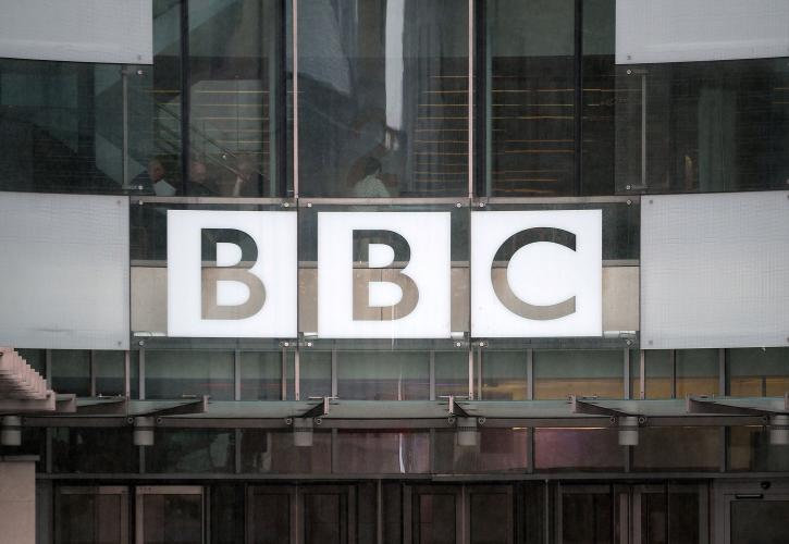 Το BBC ανακοίνωσε την επαναλειτουργία των αγγλόφωνων υπηρεσιών του στη Ρωσία