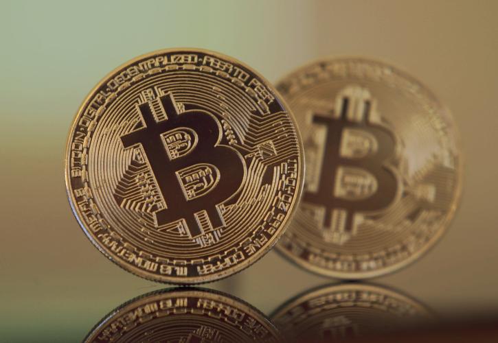 Κάτω από τα 50.000 δολάρια υποχωρεί το Bitcoin