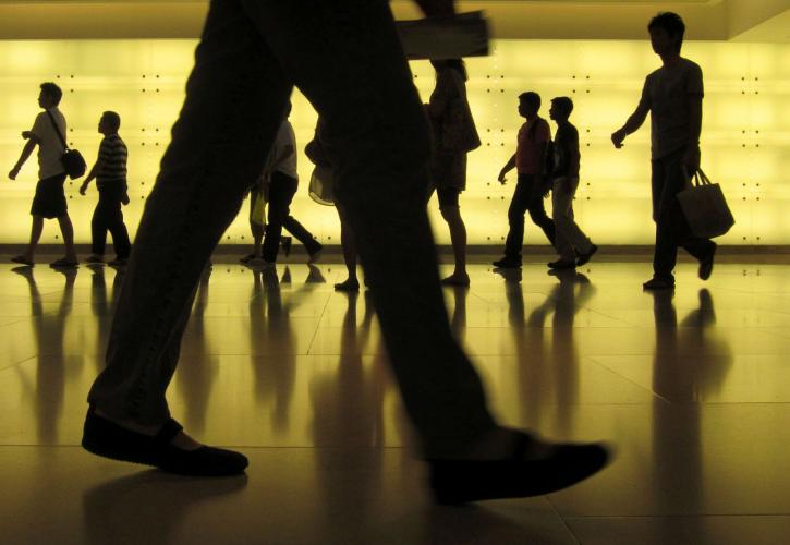 Αλλαγές «επί του πιεστηρίου» στο εργασιακό νομοσχέδιο: Βελτιώσεις στις διατάξεις για απολύσεις, απεργίες και διευθέτηση χρόνου εργασίας