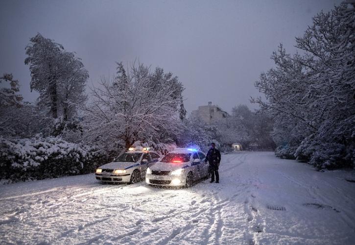 Στους δρόμους 37 μηχανήματα εκχιονισμού από τον Δήμο Αθηναίων