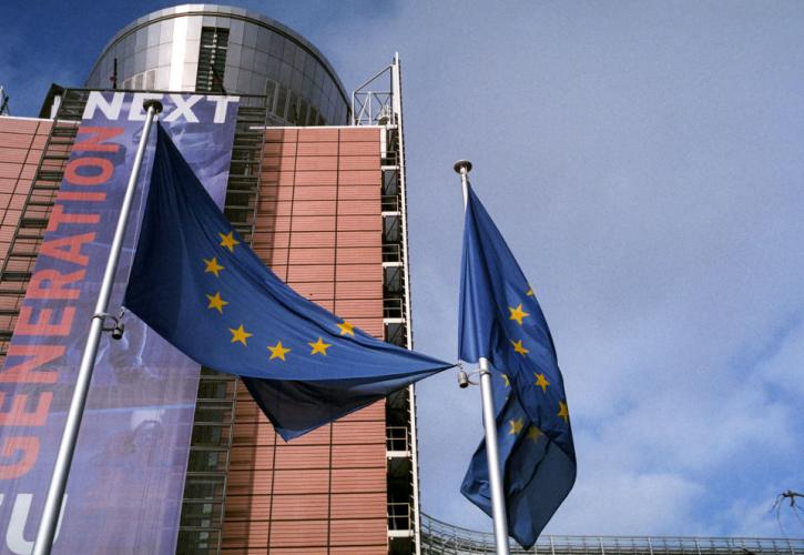 Κομισιόν: Στήριξη 300 εκατ. ευρώ στους καλλιτέχνες για το 2021
