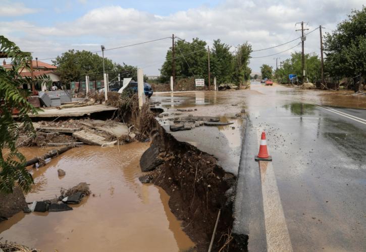 Ιανός - Καρδίτσα: Κατέρρευσαν 15 γέφυρες και πλημμύρισαν 5.000 σπίτια