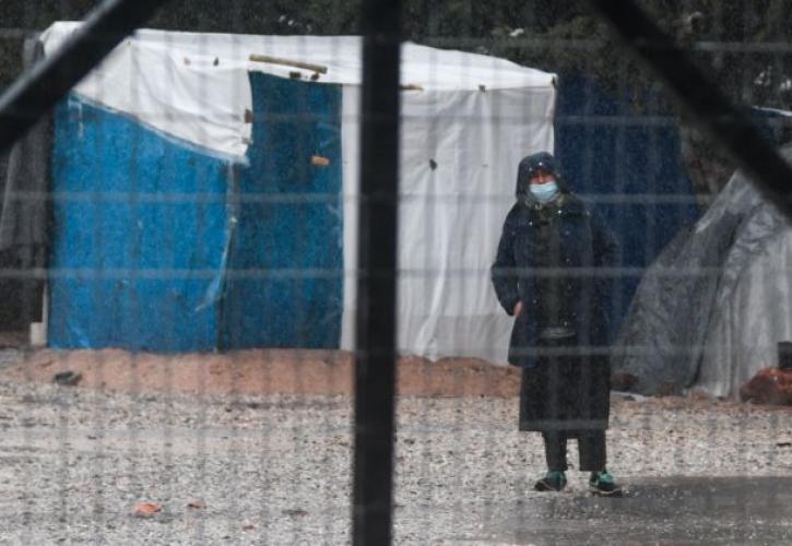 DW: Ο κορονοϊός σταματά τους πρόσφυγες στην Ελλάδα