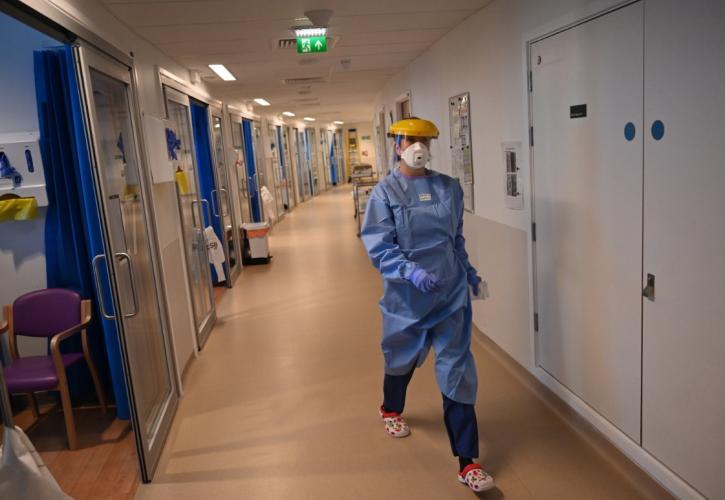 ΠΙΣ: Η υποχρεωτικότητα των εμβολιασμών πρέπει να απαντηθεί από τους υγειονομικούς με μαζικό εμβολιασμό