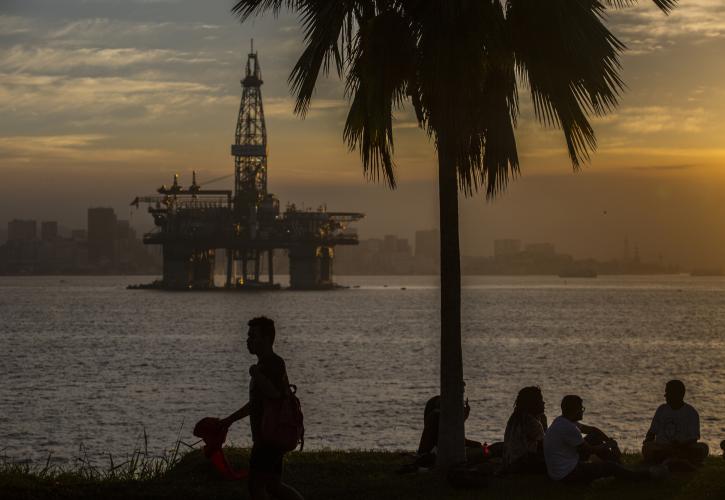 Οι πετρελαϊκές «ζυγίζουν» επενδύσεις 300 δισ. δολαρίων