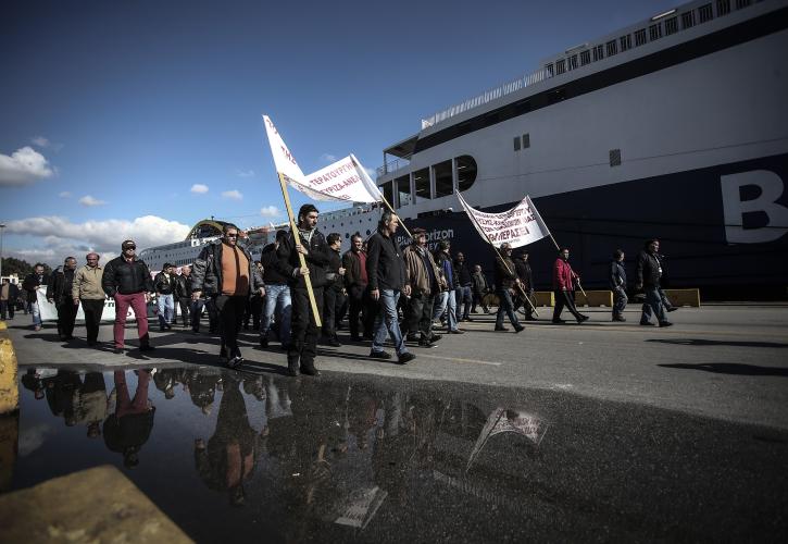 48ωρη πανελλαδική απεργία στα πλοία στις 23-24 Φεβρουαρίου