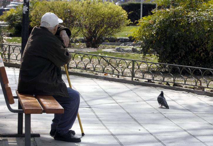Η μείωση των ορίων δεν περιόρισε τους δικαιούχους του ΕΚΑΣ