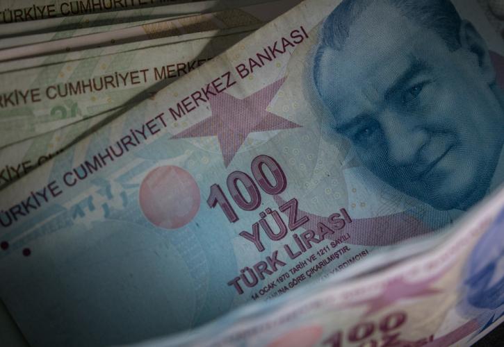 Capital Economics: Ορατός ο κίνδυνος για ημερήσια «κραχ» έως και 12% στο τουρκικό νόμισμα