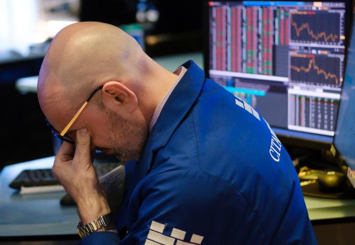 Σκηνικό κατάρρευσης στη Wall Street με τον Dow να χάνει 3.000 μονάδες