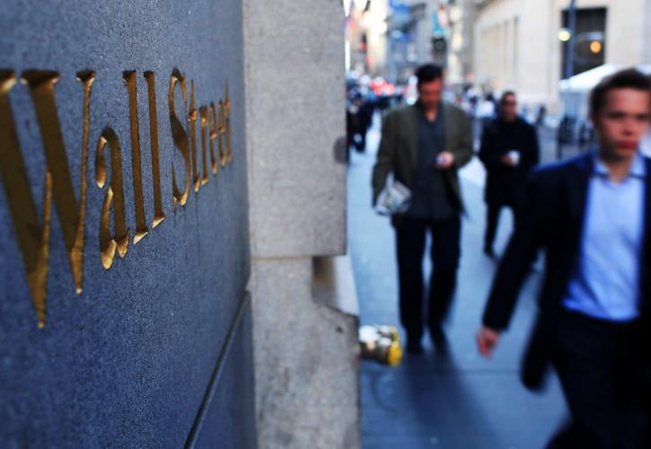 Πιέσεις στη Wall Street παρά την πτώση της ανεργίας