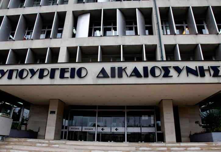 Υπ. Δικαιοσύνης: Aλλαγές στο Οικογενειακό Δίκαιο και στις σχέσεις διαζευγμένων γονέων και παιδιών