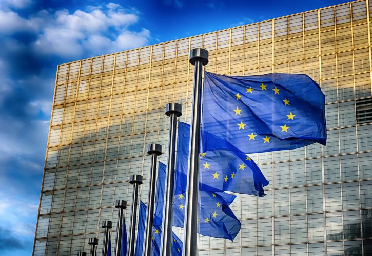 Η ΕΕ παρατείνει τον έλεγχο των εξαγωγών εμβολίων ως τα τέλη Δεκεμβρίου