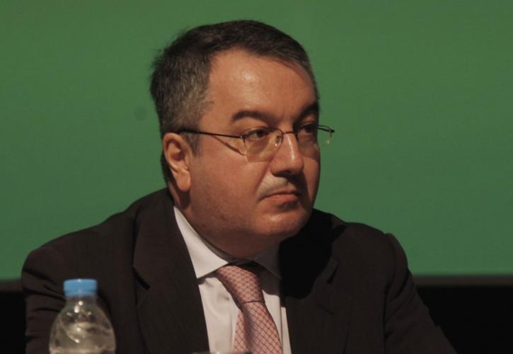 «Καμπανάκι» Μόσιαλου: Τους επόμενους μήνες ο ιός μπορεί να γίνει πιο μεταδοτικός