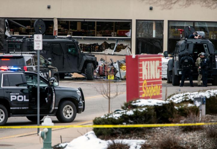 Νέα «τυφλή» επίθεση με όπλο στις ΗΠΑ - 10 νεκροί σε σούπερ μάρκετ στο Κολοράντο