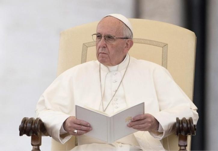 Ο Πάπας Φραγκίσκος επαινεί τις προσπάθειες της Κίνας να περιορίσει τον κοροναϊό