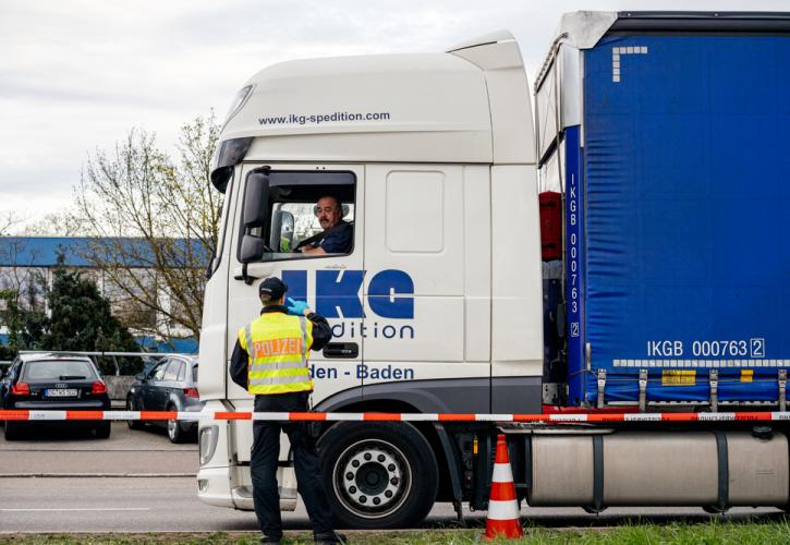 Βρετανία: Μέτρα για την προσέλκυση ξένων οδηγών φορτηγών, για τις ελλείψεις καυσίμων