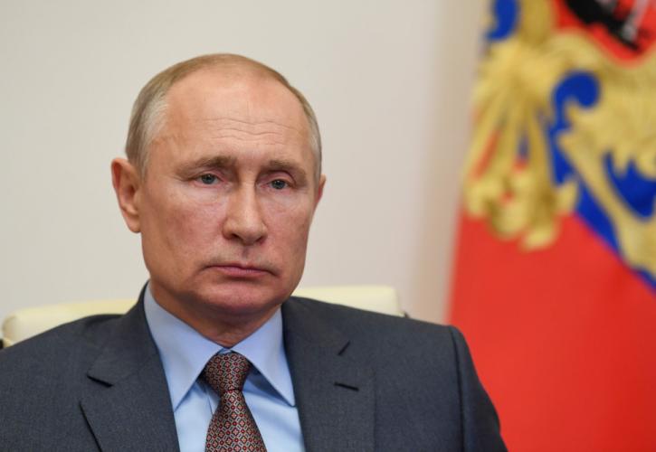 Ρωσία: Σε αυτοαπομόνωση ο Πούτιν - Εντοπίστηκαν κρούσματα Covid στον κύκλο του