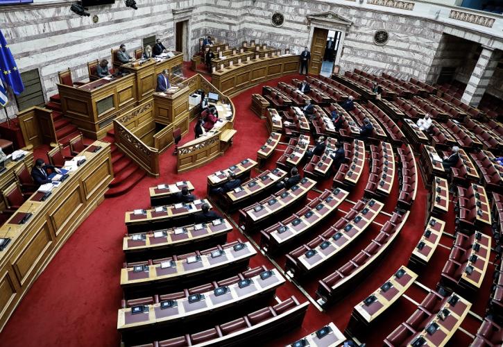 Με πλειοψηφία πέρασε από τη Βουλή το νομοσχέδιο για την απλούστευση άσκησης οικονομικής δραστηριότητας