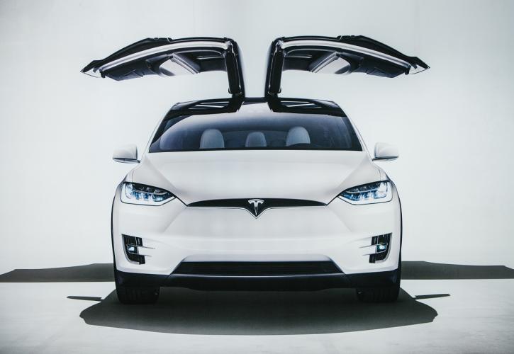 Συμφωνία της κινεζικής CATL με την Tesla για την προμήθεια μπαταριών ιόντων-λιθίου