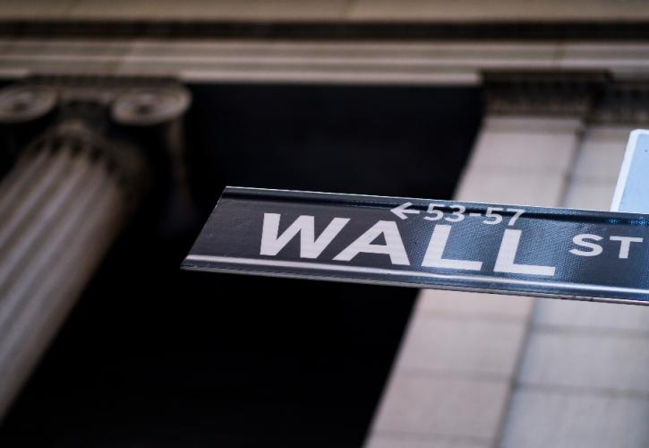 Ρεκόρ αλλά και επιφυλάξεις στη Wall Street