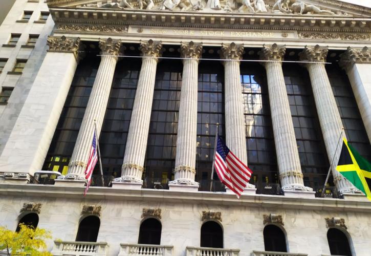 Νέα ρεκόρ για τους δείκτες στη Wall Street