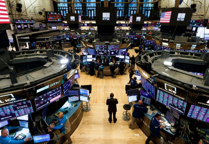 Αυξομειώσεις και νευρικότητα στη Wall Street, με φόντο την αγορά εργασίας και την άνοδο απόδοσης του 10ετούς