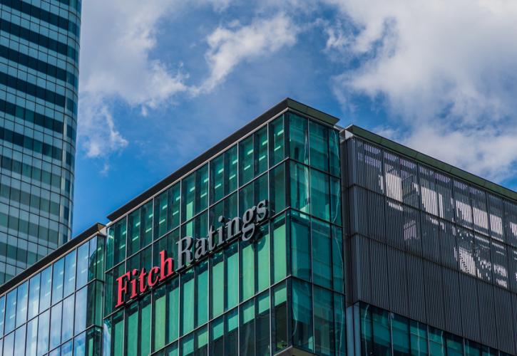 Fitch: Βιώσιμο το ελληνικό χρέος - Μακριά το investment grade