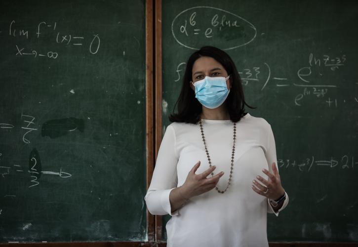 Κεραμέως: Αλλαγές στα σχολεία - Αυξημένο testing και μάσκα παντού