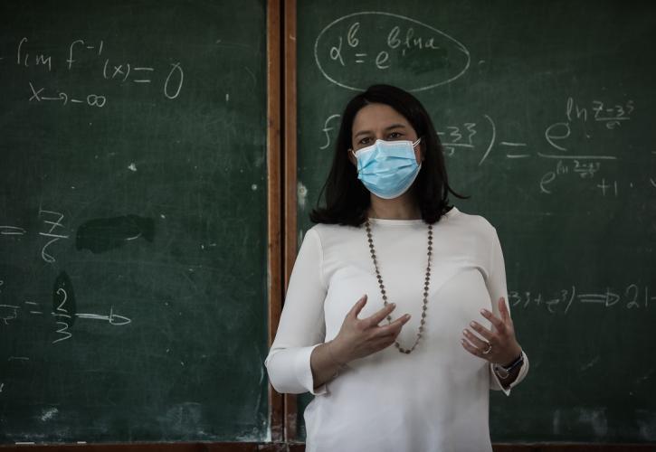 Κεραμέως: Έρχονται εμβολιαστικά κέντρα σε όλα τα πανεπιστήμια της χώρας
