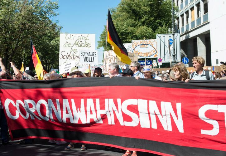 Διαδήλωση κατά των μέτρων για την πανδημία στη Στουτγάρδη
