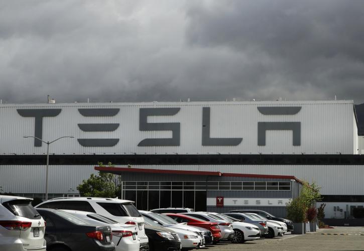 Tesla: Πάνω από τις εκτιμήσεις κέρδη και έσοδα στο δ' τρίμηνο του 2021