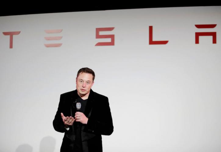 Έλον Μασκ: Η Tesla δεν έχει υπογράψει ακόμα το συμβόλαιο με την Hertz