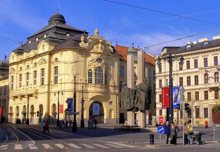Κορονοϊός: Η Σλοβακία ξανανοίγει τα καταστήματα για τους εμβολιασμένους