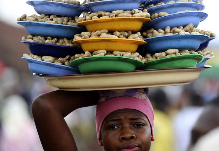 Οι γυναίκες τα μεγάλα θύματα της επισιτιστικής κρίσης – Αυξάνεται ραγδαία το χάσμα μεταξύ των δύο φύλων
