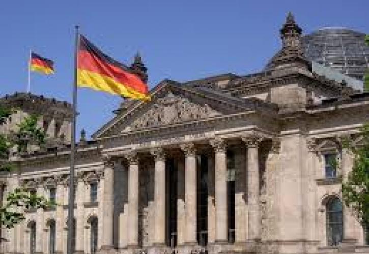Για πρώτη φορά μειώνονται οι βουλευτικές αποζημιώσεις στη Bundestag