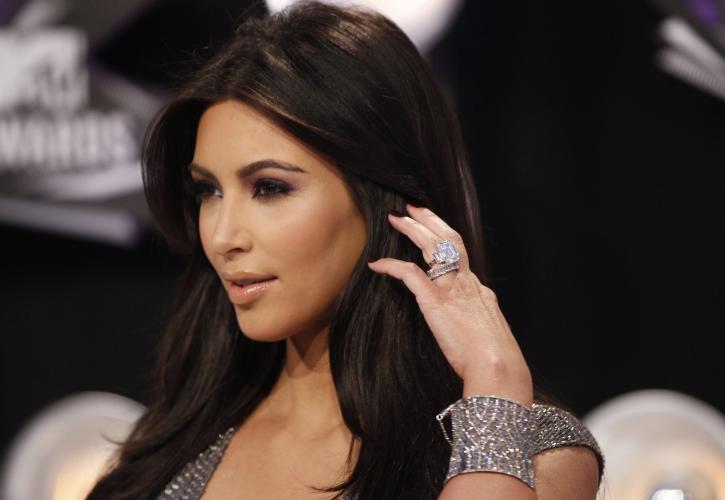 Πώς να πουλήσετε τα κλεμμένα κοσμήματα της Kim Kardashian
