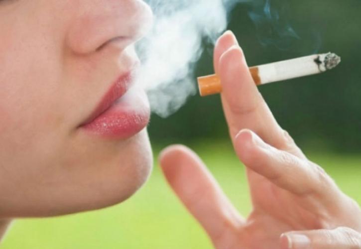 «Τέλος Καπνιζόντων»: Πού φτάνει και ποιες επιχειρήσεις καλούνται να το καταβάλλουν