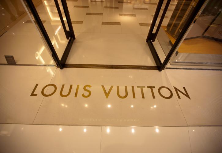 «Άνοιγμα» στην εστίαση για τον οίκο πολυτελών ειδών Louis Vuitton