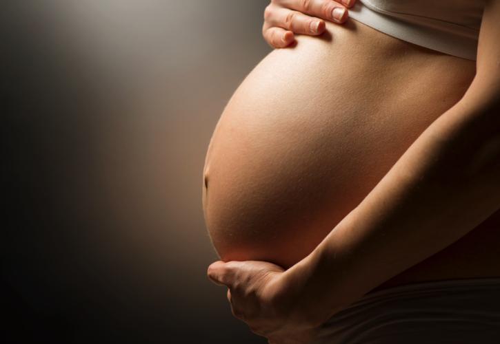 Η πανδημία Covid-19 έφερε πτώση των γεννήσεων σε Ευρώπη και ΗΠΑ