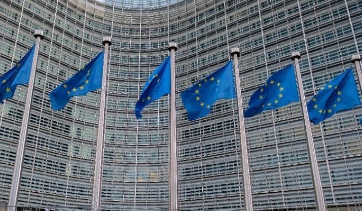 DW: Οι Βρυξέλλες ψάχνουν απάντηση στον Τραμπ