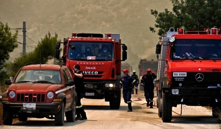 Φωτιά σε αποθήκη κοντά στα ΚΤΕΛ Κηφισού - Ενισχύονται οι πυροσβεστικές δυνάμεις