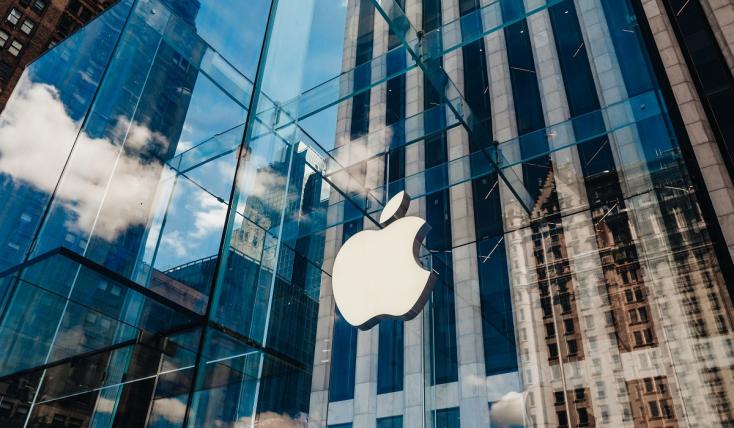 Apple: Πιέσεις να αλλάξει στρατηγική στο ΑΙ - «Καμπανάκι» η διαγραφή κεφαλαιοποίησης 640 δισ. δολ. το 2025