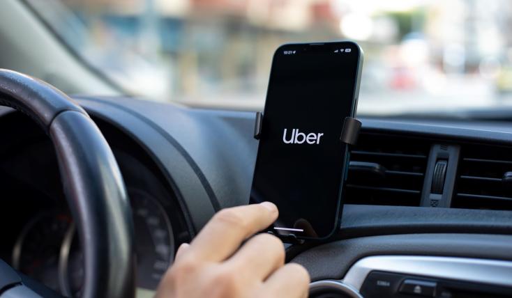 Η Uber επενδύει 1,25 δισ. δολάρια στην Rivian για ρομποταξί