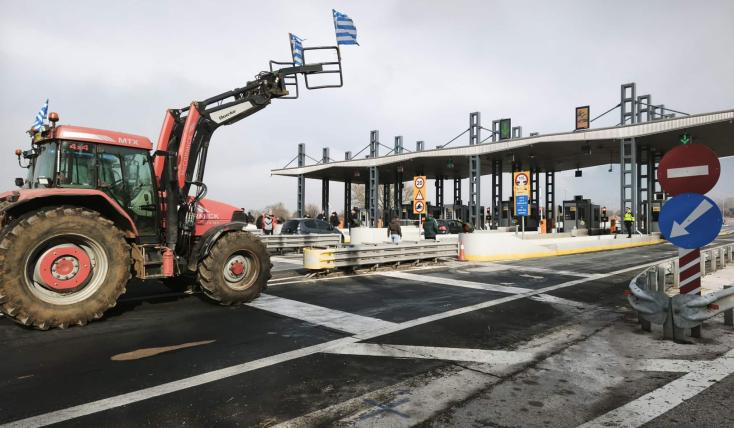 Κλιμακώνονται οι αγροτικές κινητοποιήσεις: Χριστούγεννα στα μπλόκα - Ανοίγουν τα διόδια το Σαββατοκύριακο