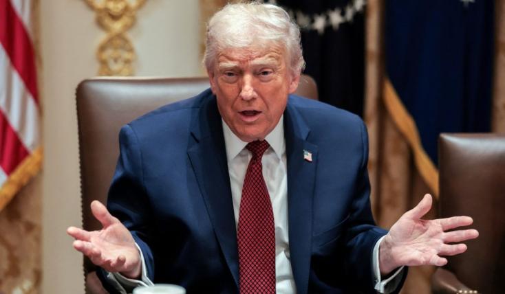 Τραμπ: Ο Ζελένσκι «δεν έχει τίποτα μέχρι να το εγκρίνω εγώ»