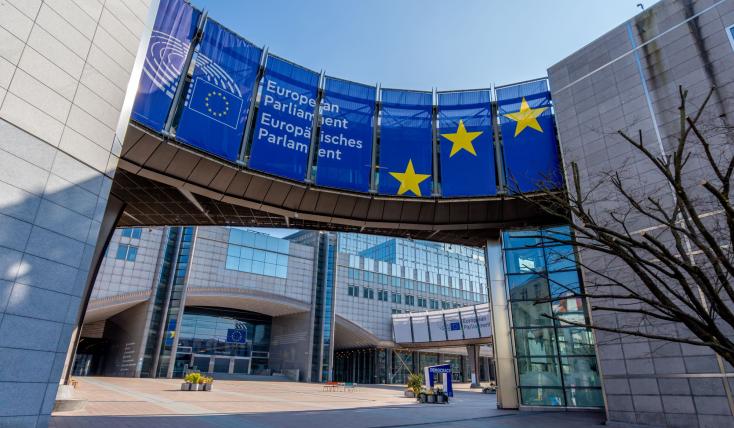 Οι Βρυξέλλες «παγώνουν» τη συμφωνία ΕΕ - ΗΠΑ ελέω δασμών Τραμπ